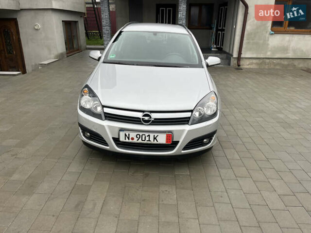 Серый Опель Астра, объемом двигателя 1.6 л и пробегом 198 тыс. км за 4450 $, фото 2 на Automoto.ua