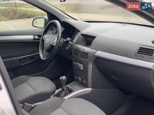 Серый Опель Астра, объемом двигателя 1.6 л и пробегом 195 тыс. км за 4790 $, фото 22 на Automoto.ua