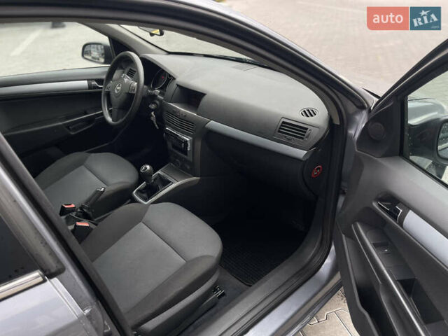 Серый Опель Астра, объемом двигателя 1.6 л и пробегом 158 тыс. км за 4950 $, фото 10 на Automoto.ua