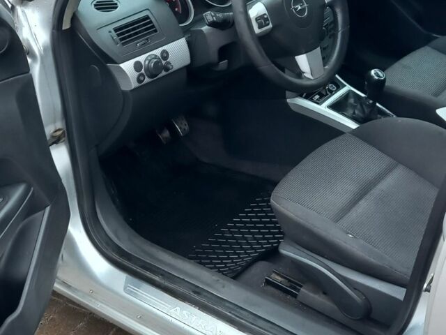 Серый Опель Астра, объемом двигателя 1.9 л и пробегом 395 тыс. км за 3000 $, фото 5 на Automoto.ua