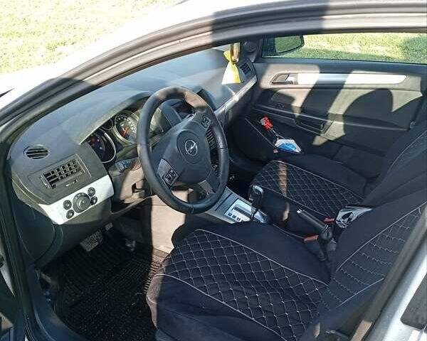 Серый Опель Астра, объемом двигателя 1.9 л и пробегом 258 тыс. км за 4400 $, фото 9 на Automoto.ua