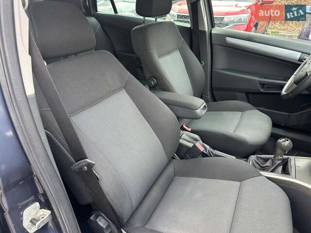 Серый Опель Астра, объемом двигателя 1.6 л и пробегом 126 тыс. км за 5450 $, фото 7 на Automoto.ua