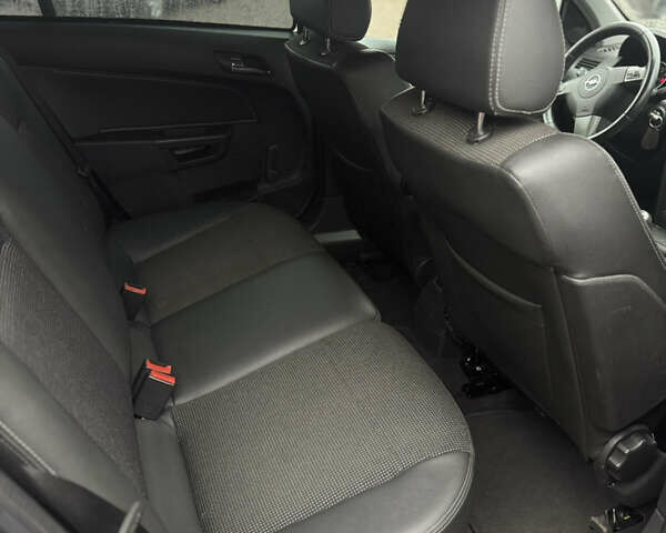 Серый Опель Астра, объемом двигателя 1.6 л и пробегом 271 тыс. км за 3999 $, фото 37 на Automoto.ua