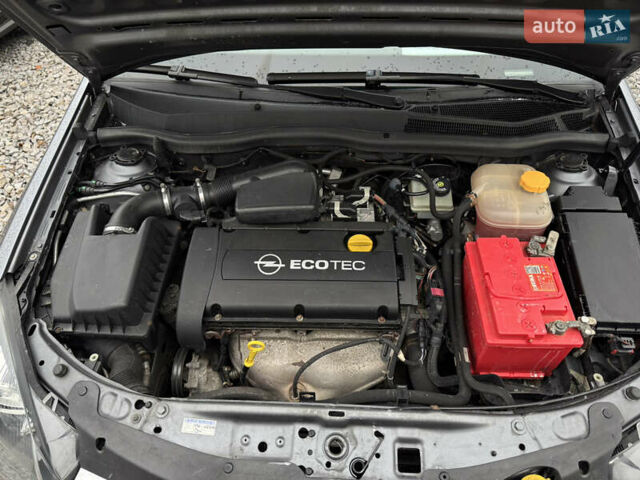 Серый Опель Астра, объемом двигателя 1.6 л и пробегом 310 тыс. км за 5000 $, фото 29 на Automoto.ua