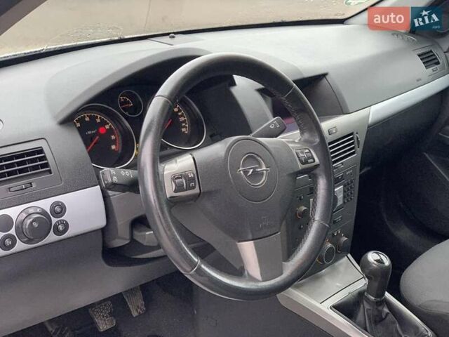 Серый Опель Астра, объемом двигателя 1.6 л и пробегом 195 тыс. км за 4790 $, фото 15 на Automoto.ua