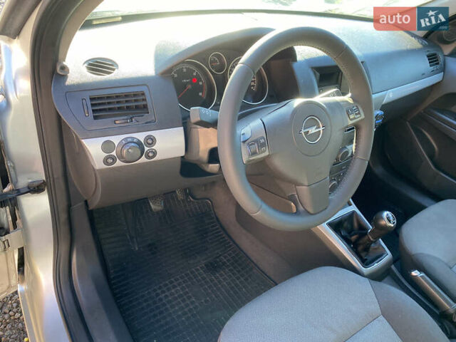 Серый Опель Астра, объемом двигателя 1.3 л и пробегом 385 тыс. км за 4500 $, фото 11 на Automoto.ua