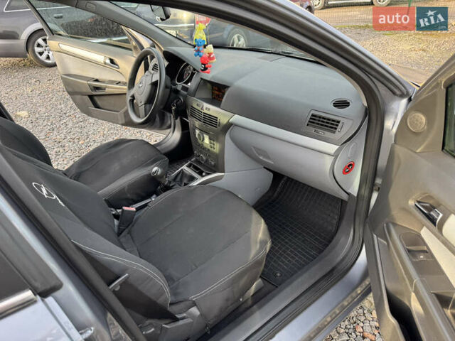 Сірий Опель Астра, об'ємом двигуна 1.69 л та пробігом 266 тис. км за 4500 $, фото 24 на Automoto.ua