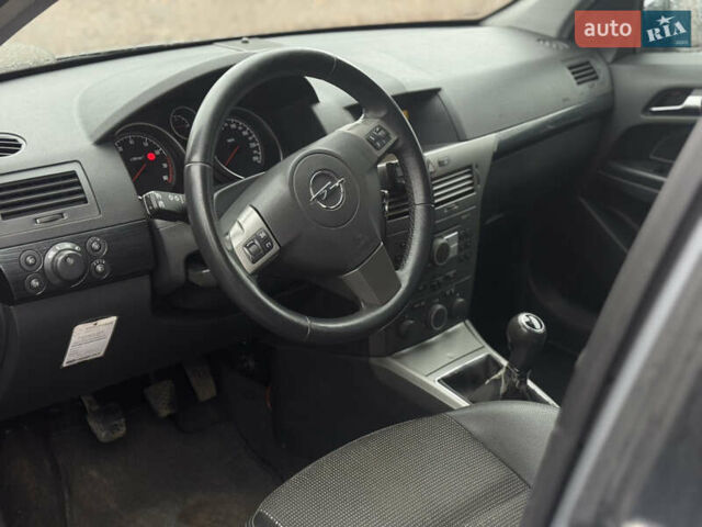 Сірий Опель Астра, об'ємом двигуна 1.6 л та пробігом 261 тис. км за 3999 $, фото 39 на Automoto.ua