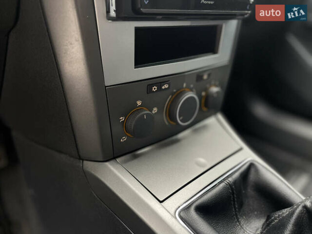 Серый Опель Астра, объемом двигателя 1.6 л и пробегом 158 тыс. км за 4950 $, фото 21 на Automoto.ua