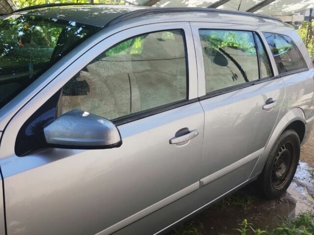 Серый Опель Астра, объемом двигателя 1.6 л и пробегом 120 тыс. км за 4300 $, фото 1 на Automoto.ua