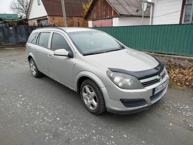 Серый Опель Астра, объемом двигателя 1.2 л и пробегом 300 тыс. км за 3300 $, фото 1 на Automoto.ua