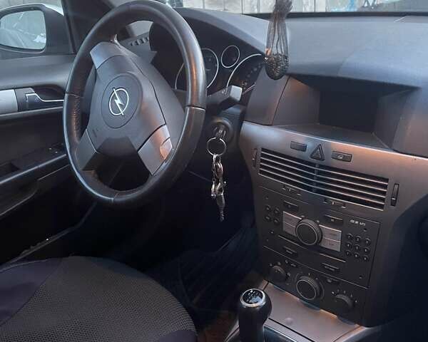 Сірий Опель Астра, об'ємом двигуна 1.91 л та пробігом 307 тис. км за 4500 $, фото 4 на Automoto.ua