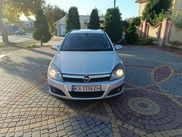 Серый Опель Астра, объемом двигателя 1.8 л и пробегом 260 тыс. км за 4250 $, фото 2 на Automoto.ua