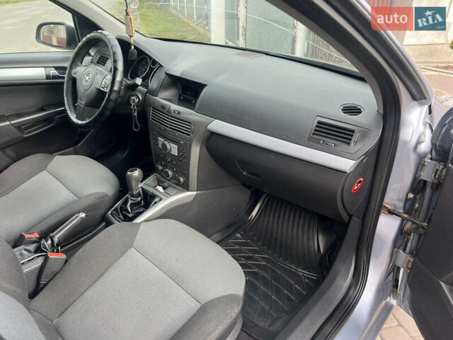 Опель Астра 2006 в Тернополе на Automoto.ua Серый Опель Астра, объемом двигателя 1.2 л и пробегом 300 тыс. км за 3999 $, фото 47 на Automoto.ua