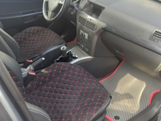 Серый Опель Астра, объемом двигателя 1 л и пробегом 240 тыс. км за 4200 $, фото 1 на Automoto.ua