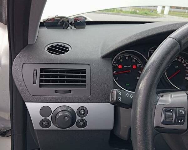 Серый Опель Астра, объемом двигателя 1.6 л и пробегом 198 тыс. км за 5200 $, фото 19 на Automoto.ua