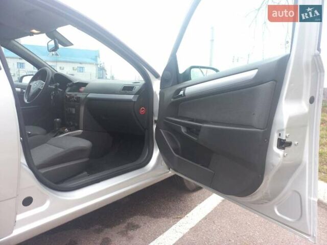 Серый Опель Астра, объемом двигателя 1.6 л и пробегом 227 тыс. км за 4600 $, фото 6 на Automoto.ua