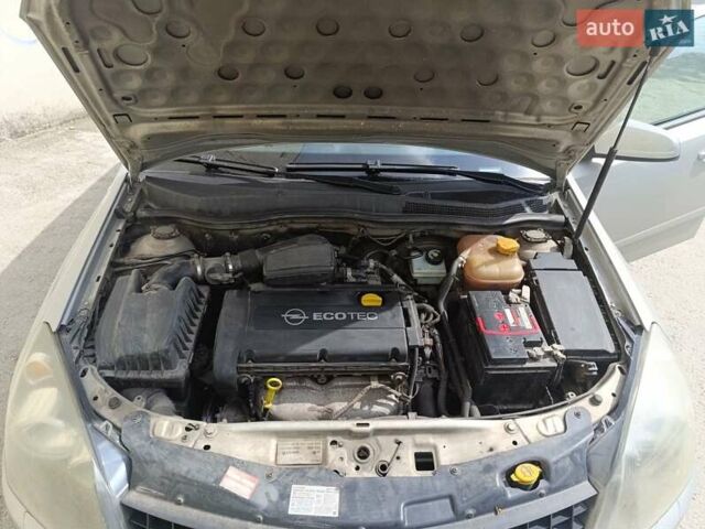 Серый Опель Астра, объемом двигателя 1.6 л и пробегом 340 тыс. км за 4300 $, фото 10 на Automoto.ua