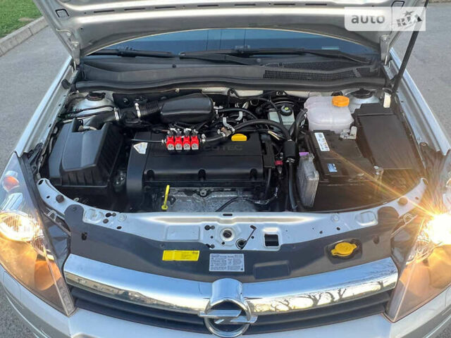 Сірий Опель Астра, об'ємом двигуна 1.6 л та пробігом 220 тис. км за 5799 $, фото 4 на Automoto.ua