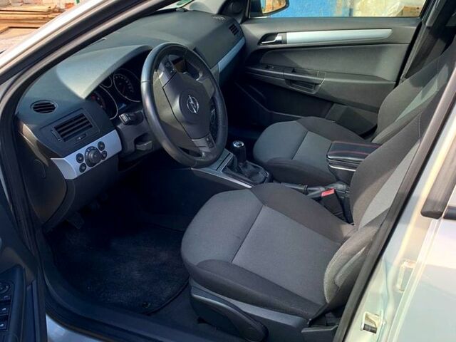 Серый Опель Астра, объемом двигателя 1.9 л и пробегом 320 тыс. км за 4500 $, фото 3 на Automoto.ua