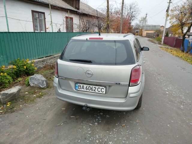 Серый Опель Астра, объемом двигателя 1.2 л и пробегом 300 тыс. км за 3300 $, фото 3 на Automoto.ua