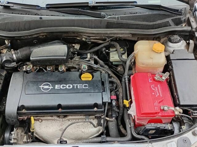 Серый Опель Астра, объемом двигателя 1.6 л и пробегом 287 тыс. км за 3900 $, фото 4 на Automoto.ua