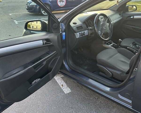 Серый Опель Астра, объемом двигателя 1.2 л и пробегом 323 тыс. км за 4200 $, фото 10 на Automoto.ua