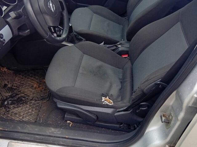 Серый Опель Астра, объемом двигателя 1.7 л и пробегом 273 тыс. км за 2048 $, фото 6 на Automoto.ua