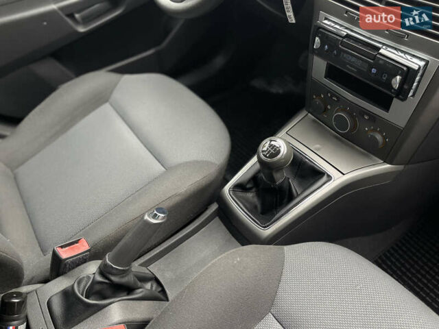 Серый Опель Астра, объемом двигателя 1.6 л и пробегом 158 тыс. км за 4950 $, фото 12 на Automoto.ua