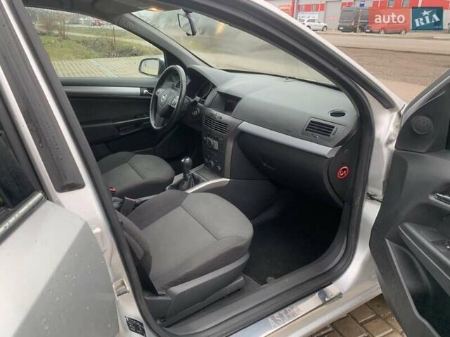 Серый Опель Астра, объемом двигателя 1.6 л и пробегом 195 тыс. км за 4790 $, фото 16 на Automoto.ua