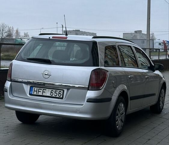 Серый Опель Астра, объемом двигателя 1.7 л и пробегом 290 тыс. км за 1800 $, фото 9 на Automoto.ua