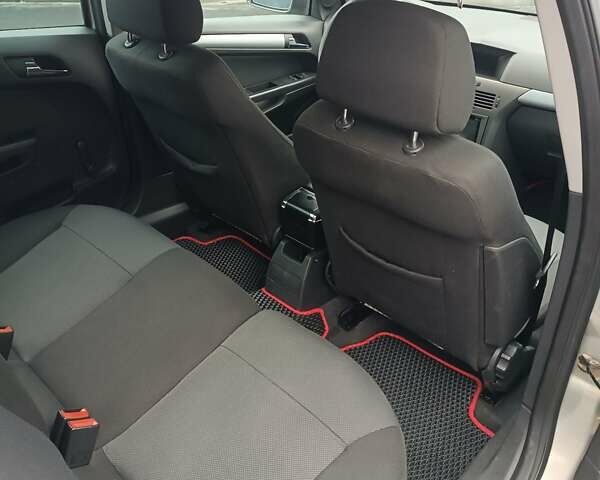 Сірий Опель Астра, об'ємом двигуна 1.91 л та пробігом 320 тис. км за 4550 $, фото 7 на Automoto.ua