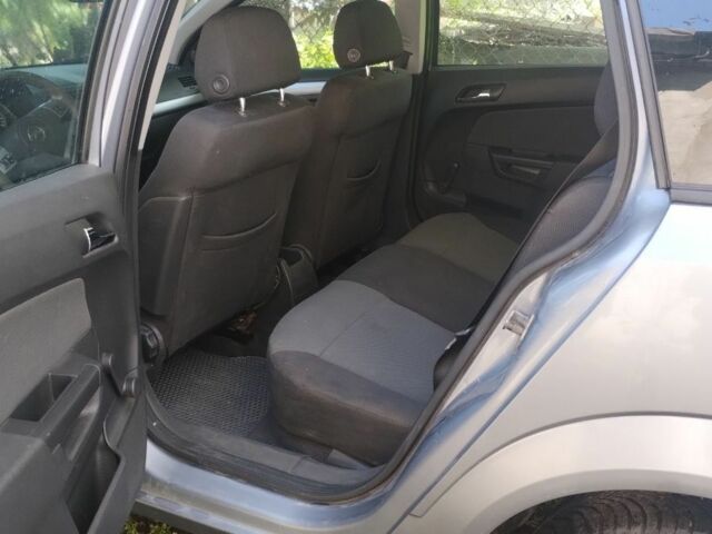 Серый Опель Астра, объемом двигателя 1.6 л и пробегом 120 тыс. км за 4300 $, фото 12 на Automoto.ua