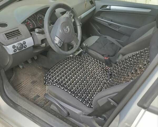 Серый Опель Астра, объемом двигателя 1.6 л и пробегом 340 тыс. км за 4300 $, фото 4 на Automoto.ua