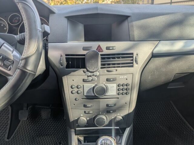 Серый Опель Астра, объемом двигателя 1.6 л и пробегом 197 тыс. км за 4000 $, фото 6 на Automoto.ua