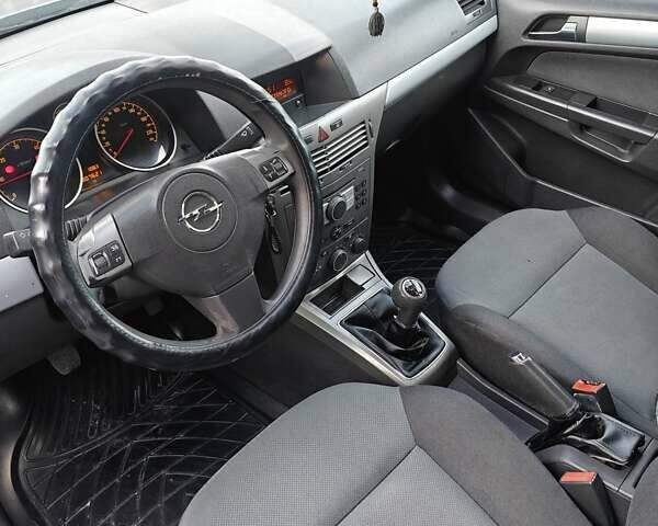 Опель Астра 2006 в Черткове на Automoto.ua Серый Опель Астра, объемом двигателя 1.3 л и пробегом 300 тыс. км за 3999 $, фото 38 на Automoto.ua
