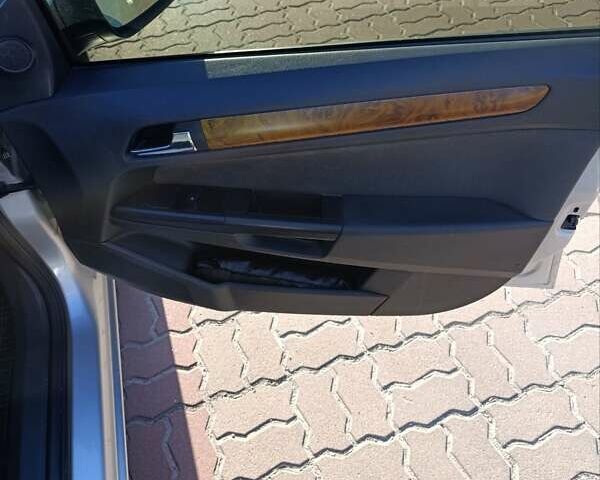 Серый Опель Астра, объемом двигателя 1.4 л и пробегом 311 тыс. км за 4500 $, фото 3 на Automoto.ua