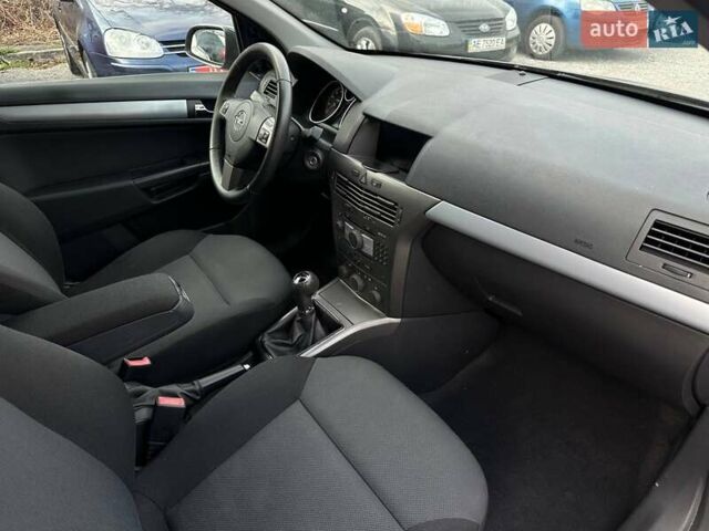 Серый Опель Астра, объемом двигателя 1.6 л и пробегом 126 тыс. км за 5450 $, фото 11 на Automoto.ua