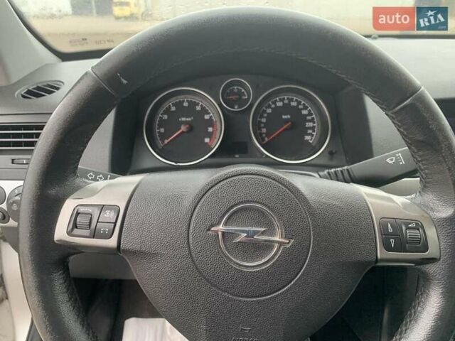 Серый Опель Астра, объемом двигателя 1.6 л и пробегом 195 тыс. км за 4790 $, фото 20 на Automoto.ua