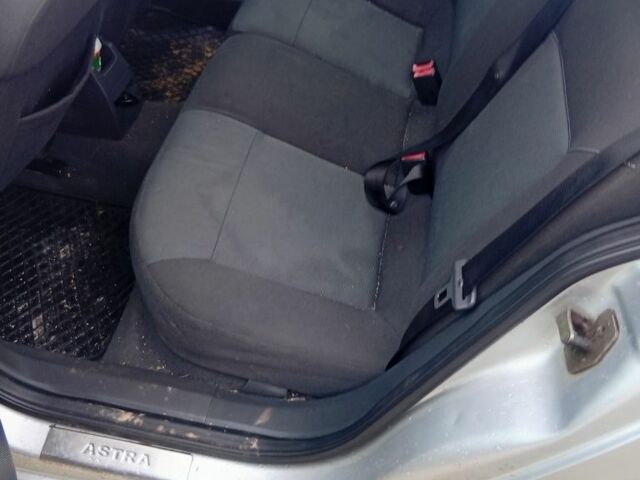 Серый Опель Астра, объемом двигателя 1.7 л и пробегом 273 тыс. км за 1800 $, фото 5 на Automoto.ua