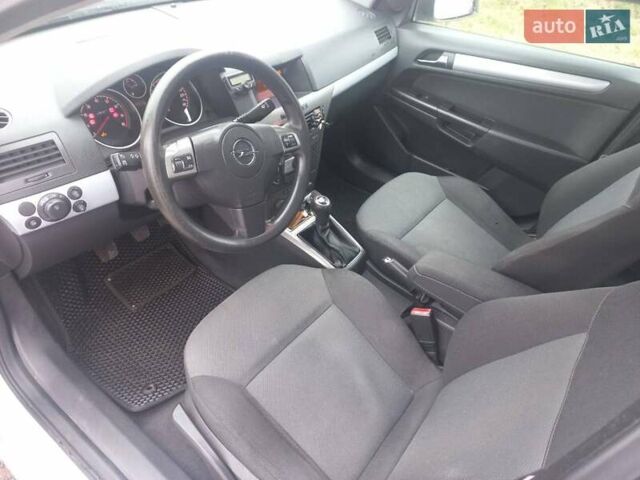 Серый Опель Астра, объемом двигателя 1.6 л и пробегом 227 тыс. км за 4600 $, фото 11 на Automoto.ua