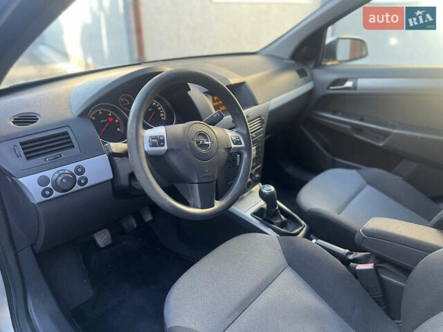 Сірий Опель Астра, об'ємом двигуна 1.25 л та пробігом 275 тис. км за 5300 $, фото 15 на Automoto.ua