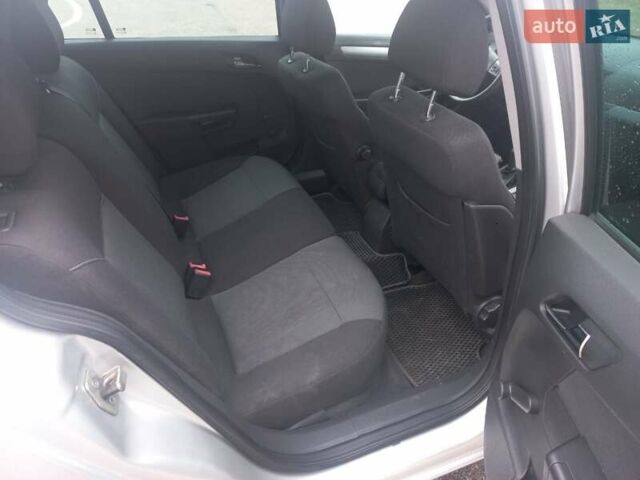 Серый Опель Астра, объемом двигателя 1.6 л и пробегом 227 тыс. км за 4600 $, фото 9 на Automoto.ua