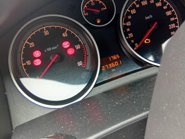 Серый Опель Астра, объемом двигателя 1.7 л и пробегом 273 тыс. км за 1800 $, фото 6 на Automoto.ua