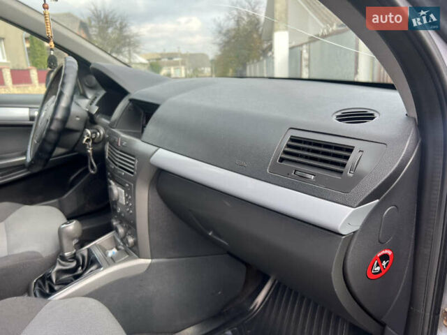 Опель Астра 2006 в Тернополе на Automoto.ua Серый Опель Астра, объемом двигателя 1.2 л и пробегом 300 тыс. км за 3999 $, фото 54 на Automoto.ua