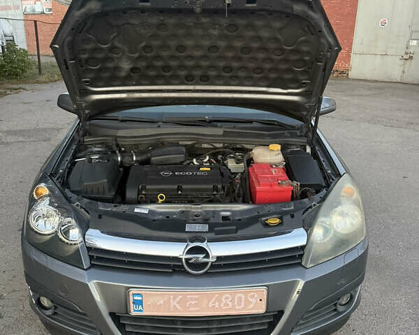 Серый Опель Астра, объемом двигателя 1.6 л и пробегом 308 тыс. км за 5299 $, фото 7 на Automoto.ua