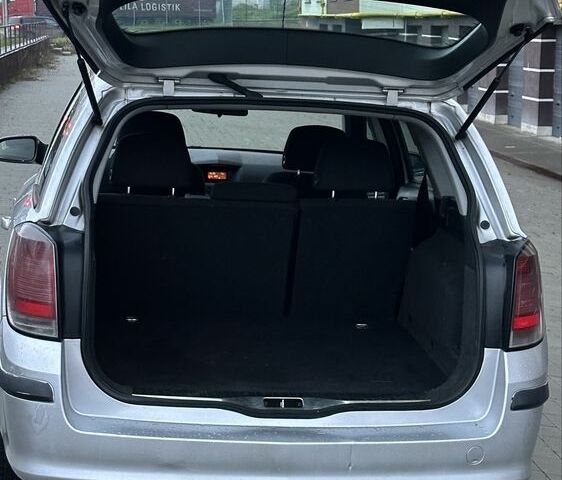 Серый Опель Астра, объемом двигателя 1.7 л и пробегом 290 тыс. км за 1800 $, фото 5 на Automoto.ua