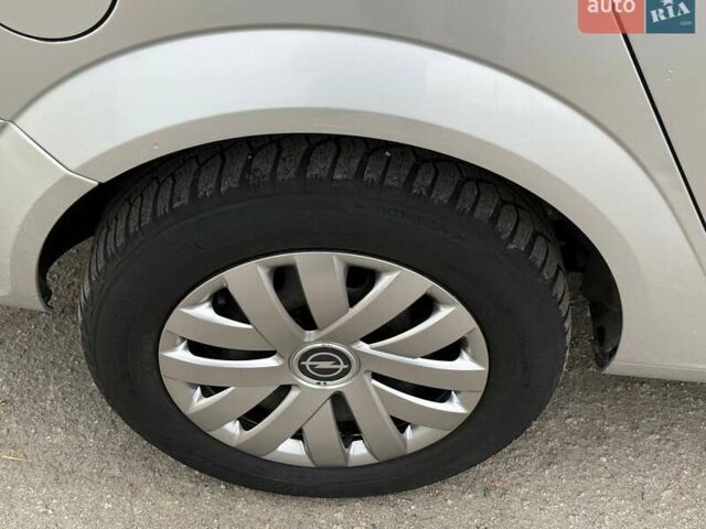 Серый Опель Астра, объемом двигателя 1.4 л и пробегом 230 тыс. км за 5700 $, фото 30 на Automoto.ua