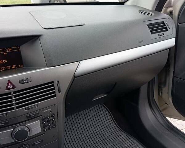 Серый Опель Астра, объемом двигателя 1.6 л и пробегом 198 тыс. км за 5200 $, фото 26 на Automoto.ua