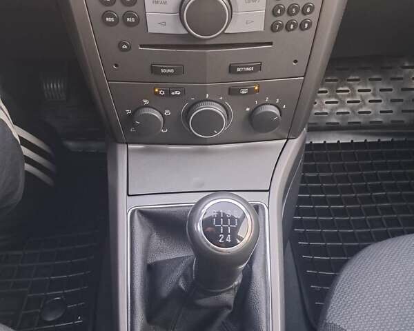 Сірий Опель Астра, об'ємом двигуна 1.6 л та пробігом 147 тис. км за 6500 $, фото 36 на Automoto.ua